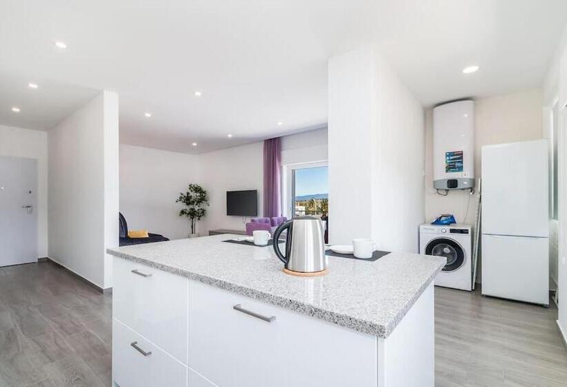 Algarve Golden Properties: Aquazul J