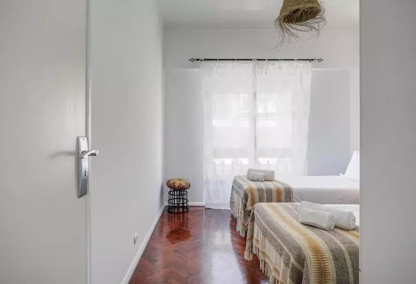 Charming Tm Flat By The Ocean With A View