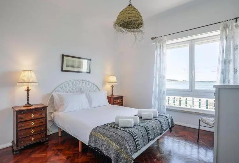 Charming Tm Flat By The Ocean With A View