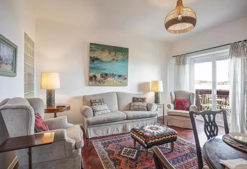 Charming Tm Flat By The Ocean With A View