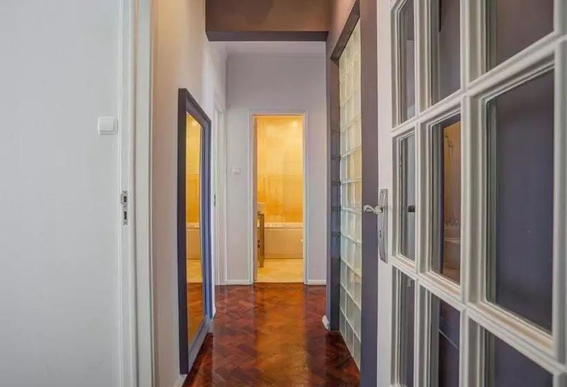 Charming Tm Flat By The Ocean With A View