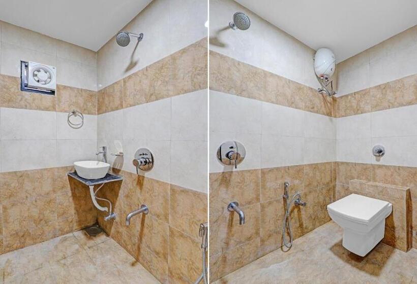 בית מלון כפרי Oyo 85289  Raffles