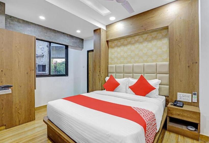 בית מלון כפרי Oyo 85289  Raffles