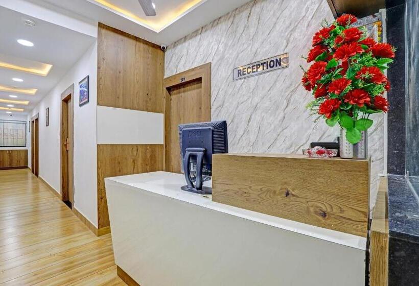 בית מלון כפרי Oyo 85289  Raffles