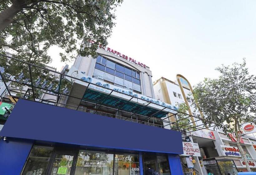 בית מלון כפרי Oyo 85289  Raffles