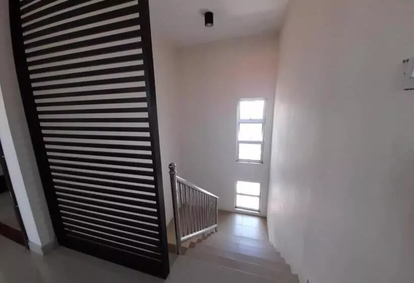 ホテル Oyo Home 90435 Sena Home Homestay #819