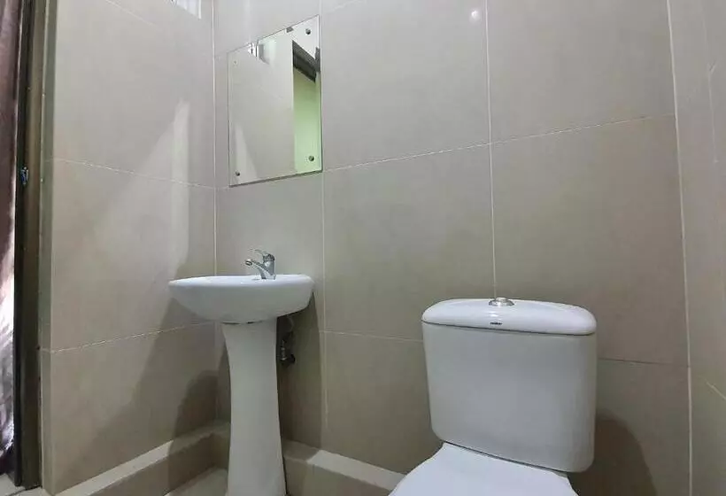 ホテル Oyo Home 90435 Sena Home Homestay #819