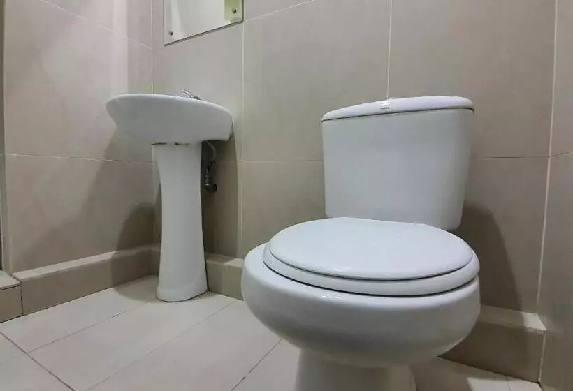 ホテル Oyo Home 90435 Sena Home Homestay #819