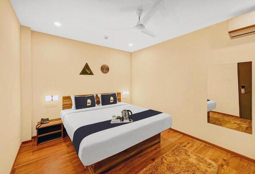 هتل Super Townhouse Oak Hillside Aqua