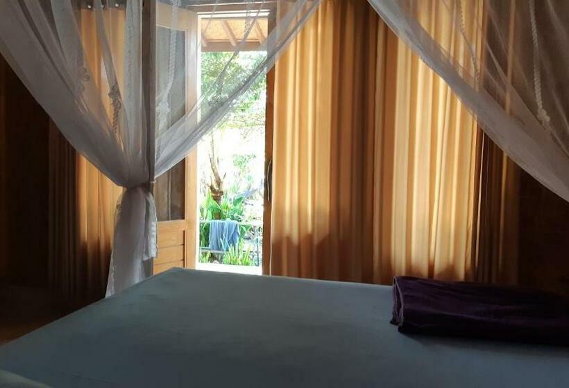 Пансион Friend House Stay & Surf