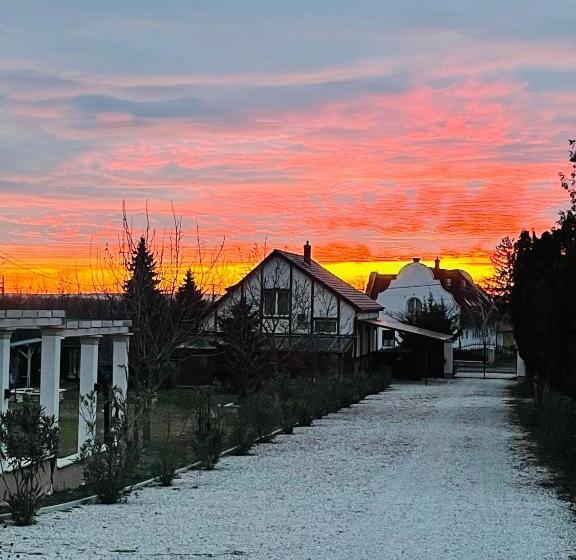 Platán Apartmanház