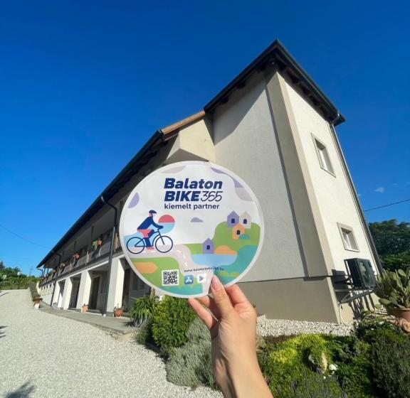 Platán Apartmanház