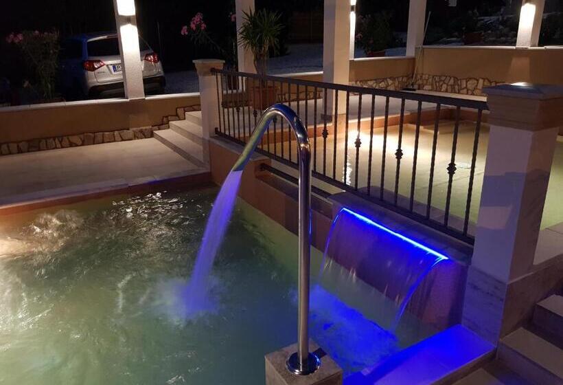 Platán Apartmanház