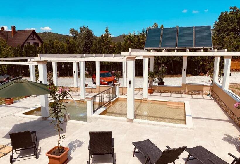 Platán Apartmanház