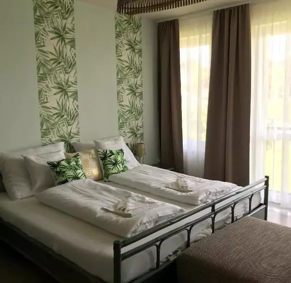 Platán Apartmanház
