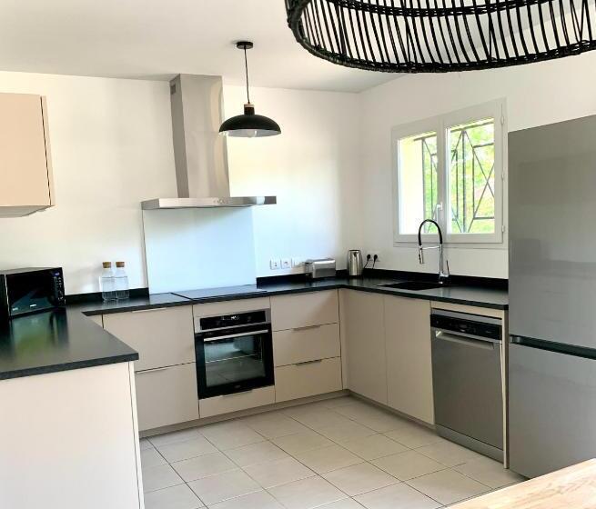 Villa Le Faré 10 Min Des Plages   Climatisée   8 Pers   Piscine Chauffée Du 1er Mai Au 30 Sept