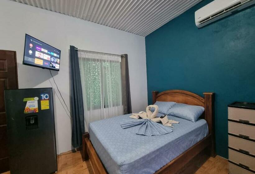 פנסיון Wildlife Tortuguero