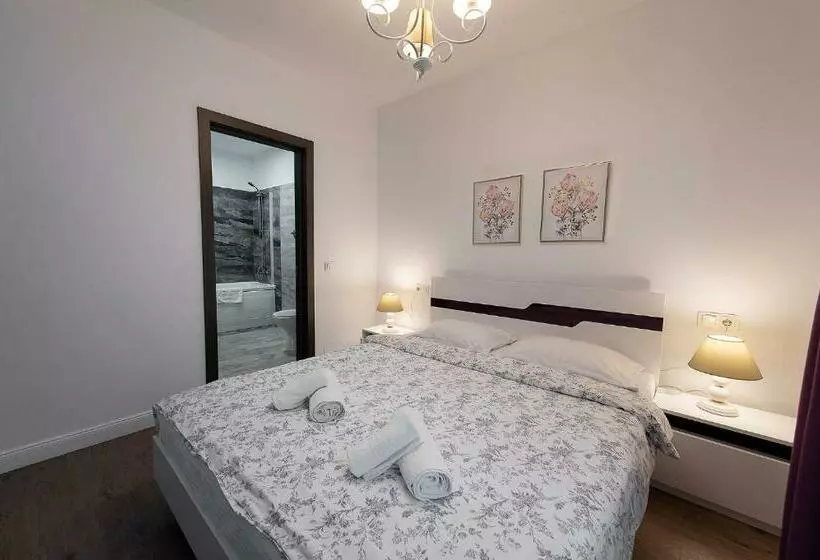 Tonitza Apartments