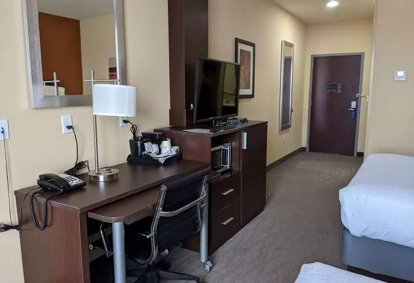 Best Western St. Louis Airport North Hotel & Suites