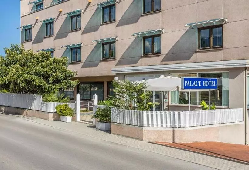 酒店 Aviano Palace