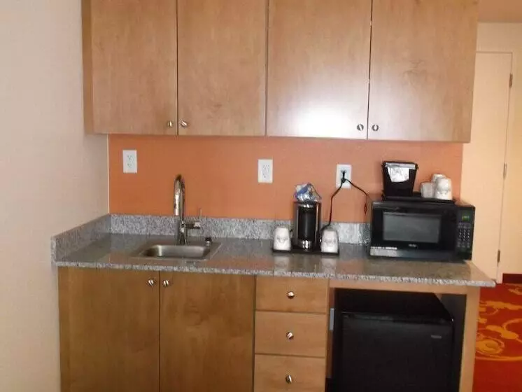 호텔 Days Inn & Suites By Wyndham Caldwell