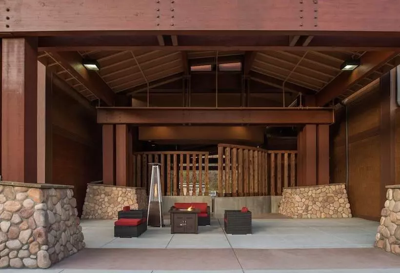 酒店 Holiday Inn Express Redwood National Park, An Ihg