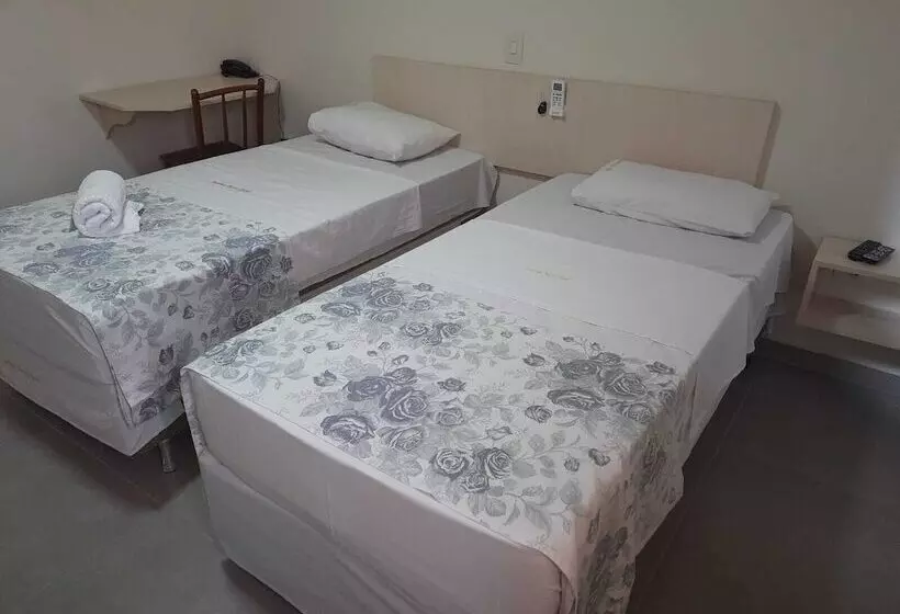 ホテル Londres Royal