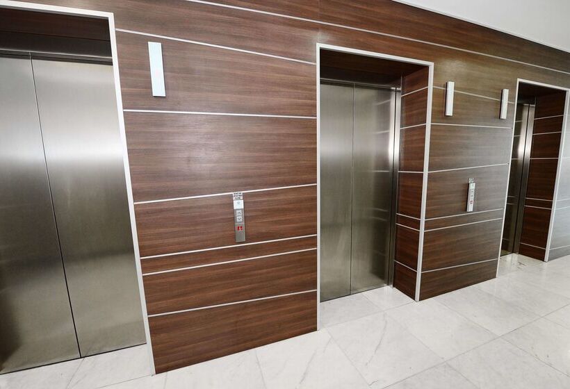 فندق Oaks Gladstone Grand