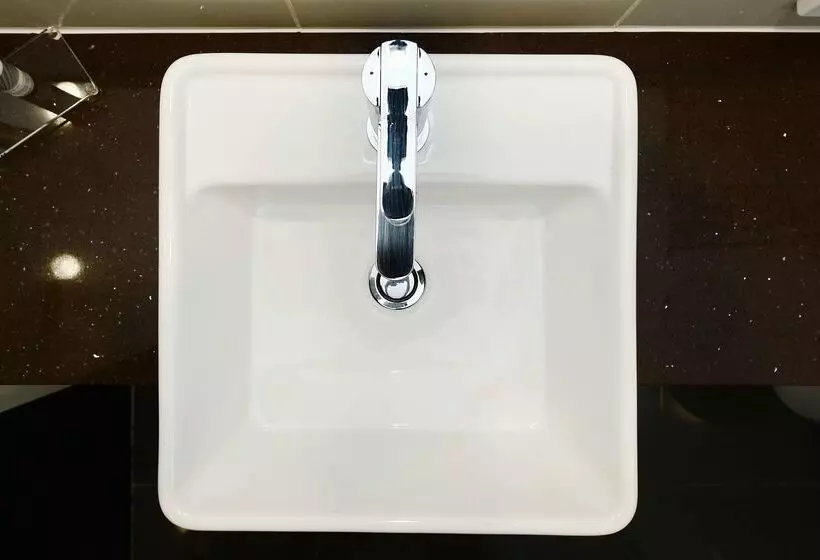 Hotel Oaks Gladstone Grand