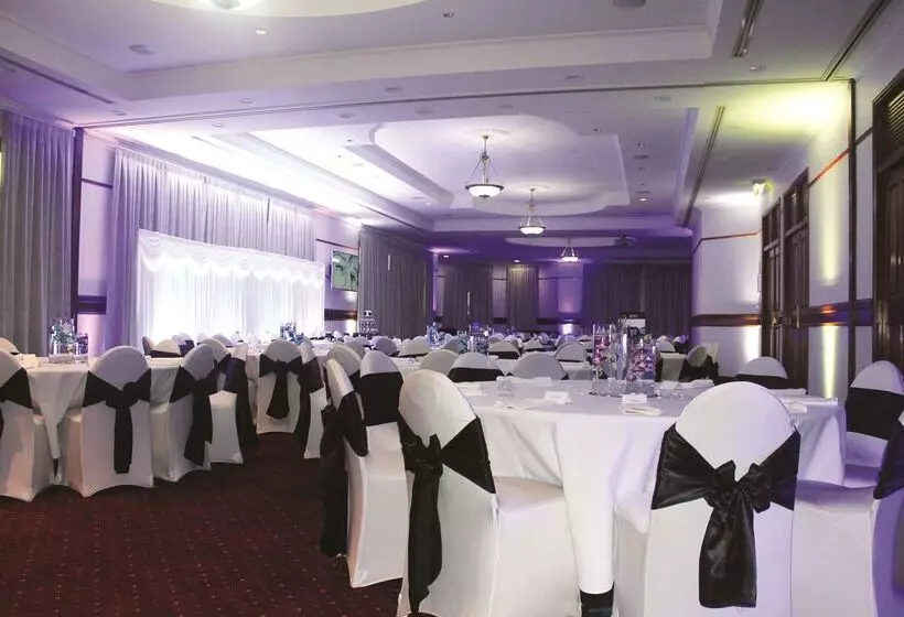 Hotel Oaks Gladstone Grand