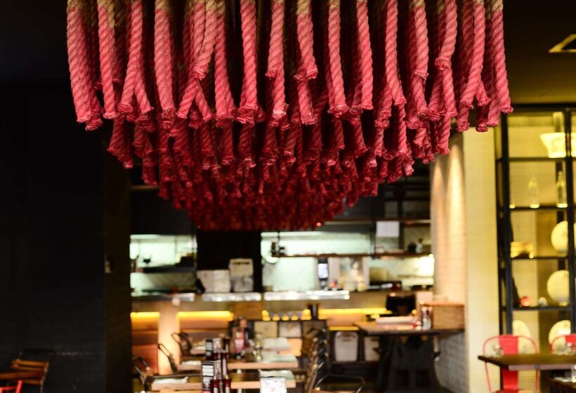 فندق Oaks Gladstone Grand