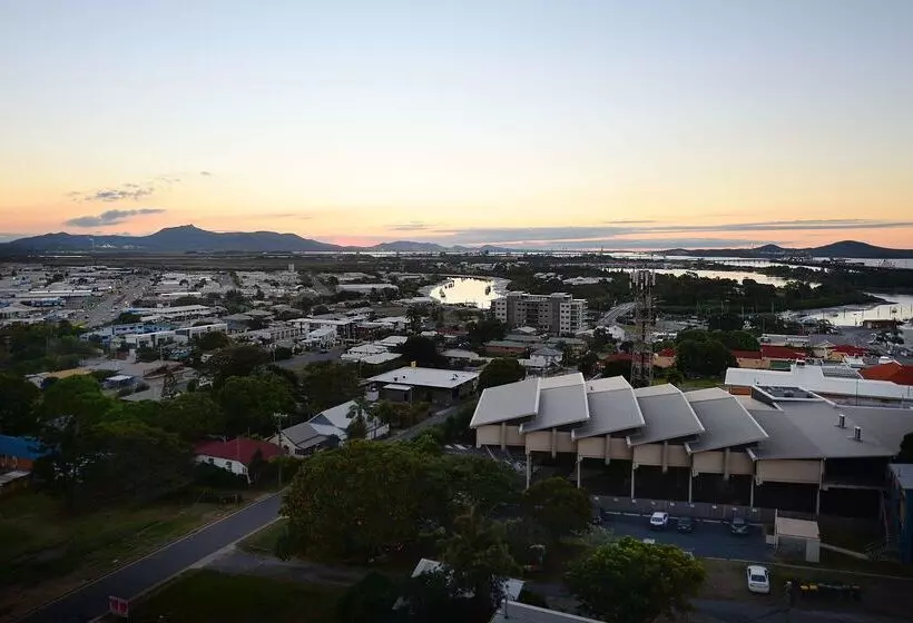 Hotel Oaks Gladstone Grand