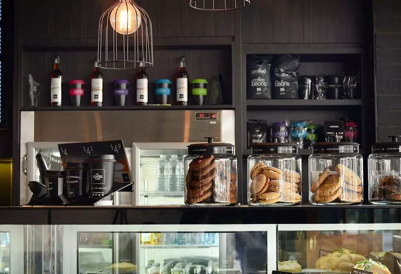 Hotel Oaks Gladstone Grand