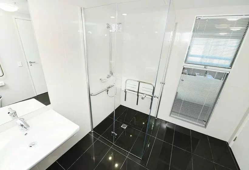 Hotel Oaks Gladstone Grand