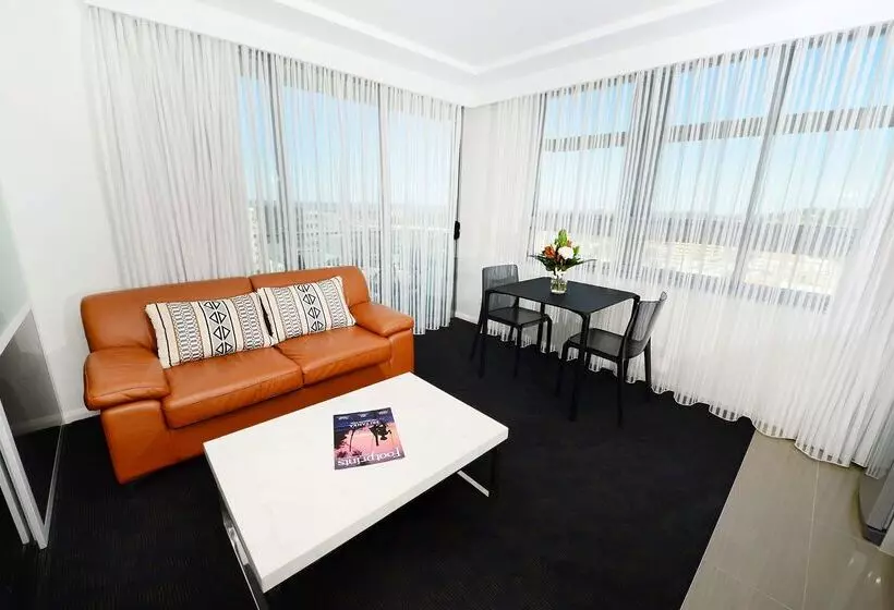 Hotel Oaks Gladstone Grand