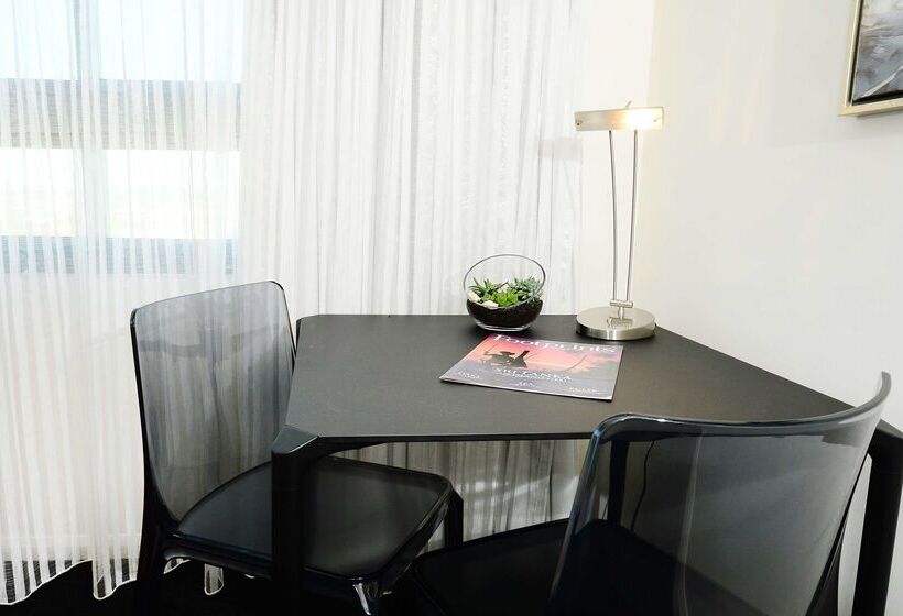 فندق Oaks Gladstone Grand