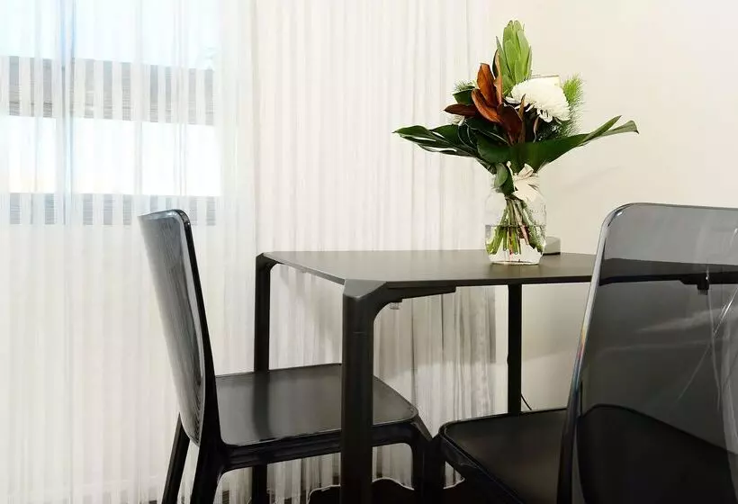 Hotel Oaks Gladstone Grand