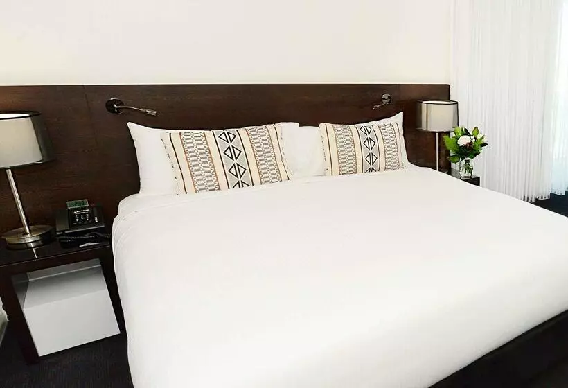 Hotel Oaks Gladstone Grand