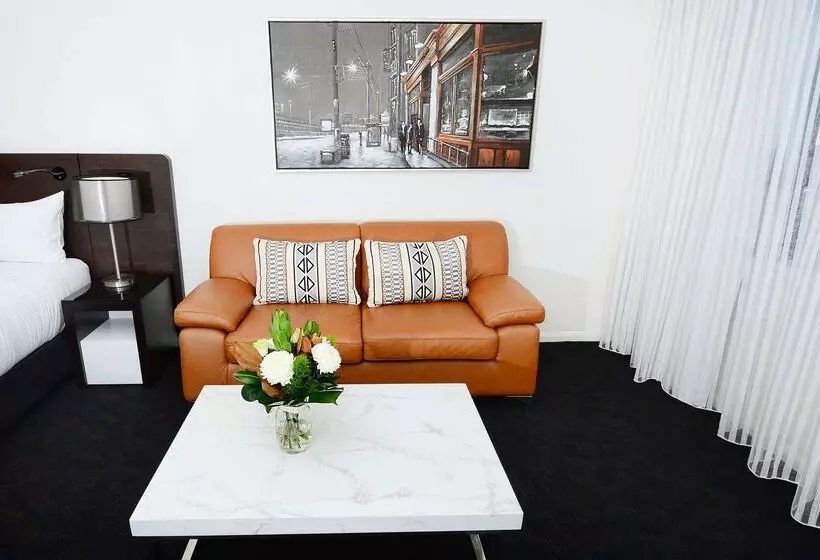 Hotel Oaks Gladstone Grand