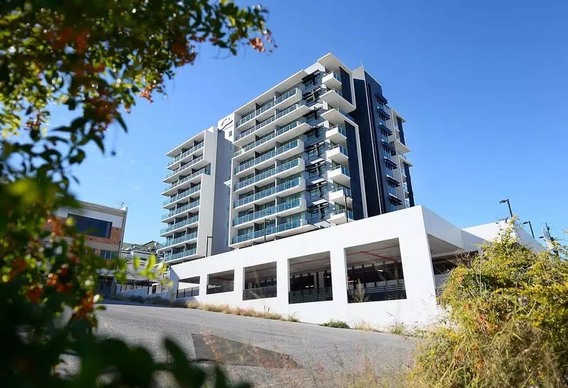 Hotel Oaks Gladstone Grand