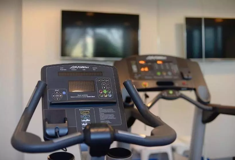 Hotel Oaks Gladstone Grand