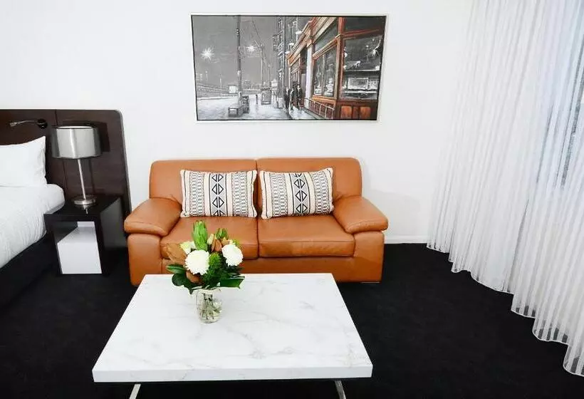 Hotel Oaks Gladstone Grand