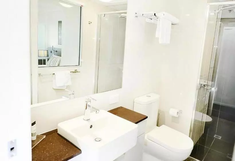 Hotel Oaks Gladstone Grand