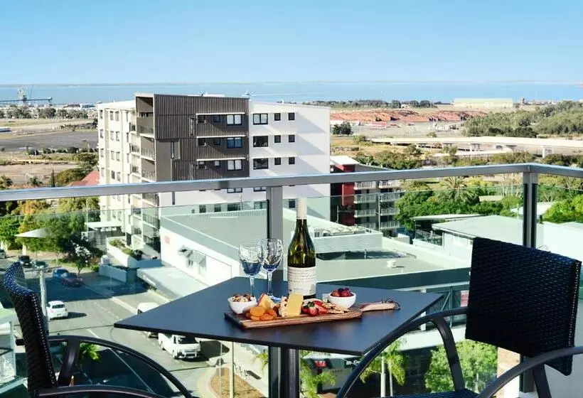 Hotel Oaks Gladstone Grand