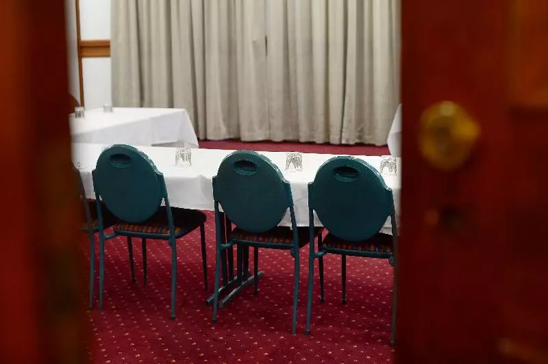 Hotel Oaks Gladstone Grand