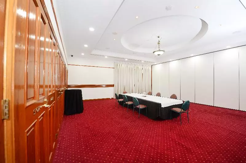 Hotel Oaks Gladstone Grand