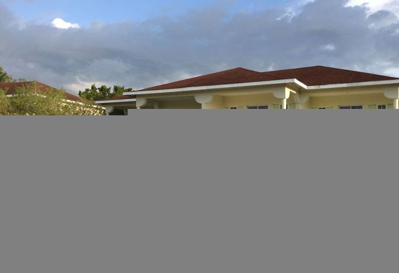 هتل Royale Hummingbird Cliff Resort