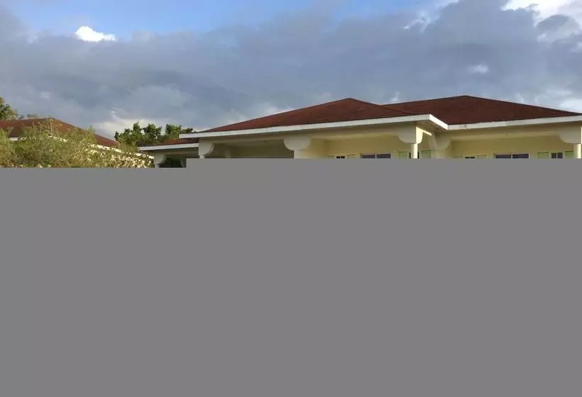 هتل Royale Hummingbird Cliff Resort