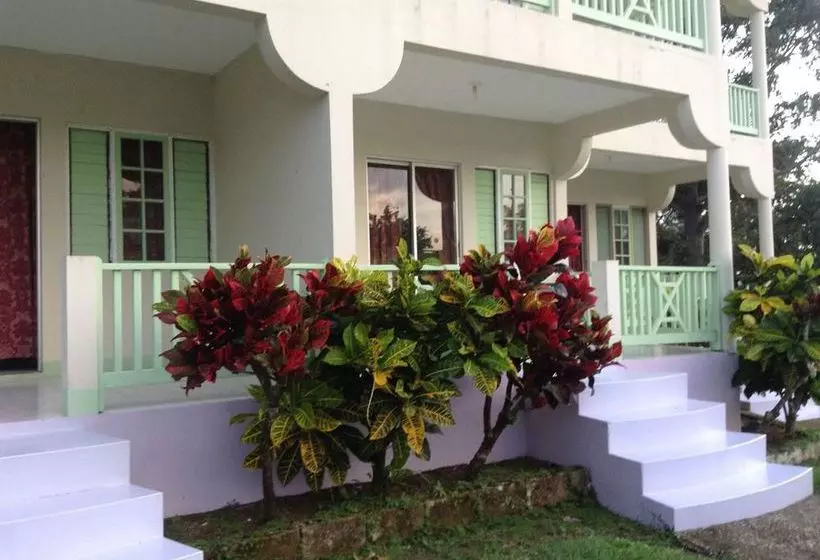 هتل Royale Hummingbird Cliff Resort