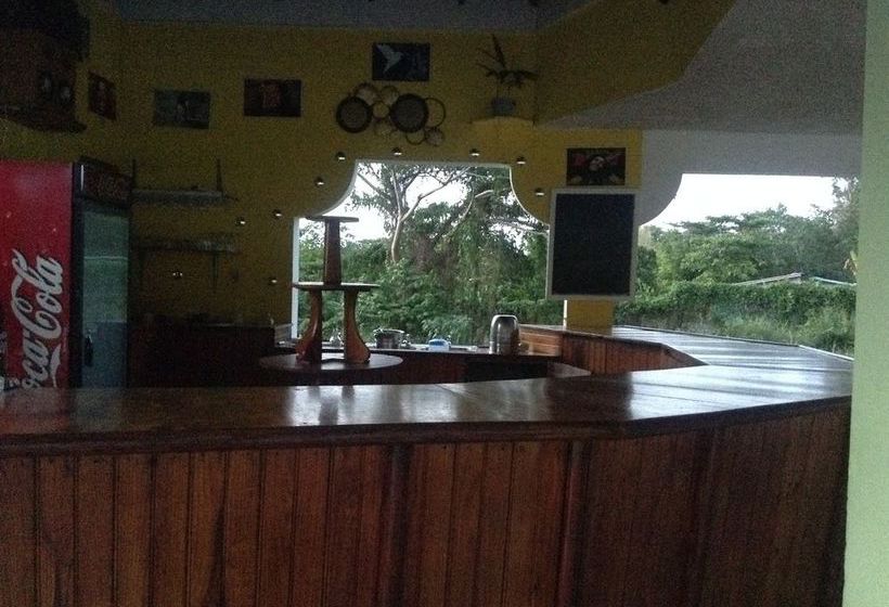 هتل Royale Hummingbird Cliff Resort